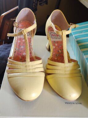 Bettie Page Women's Lucy Spectator Pump